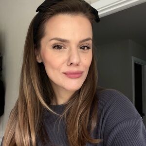 Meet your Posher, Adela